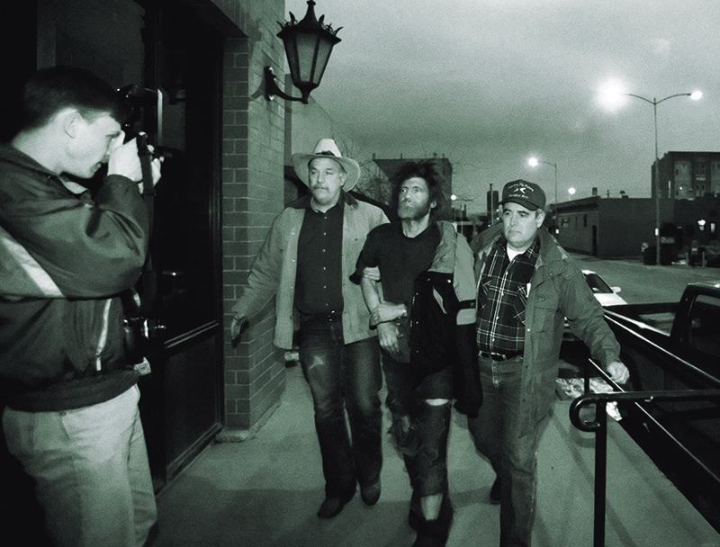 J-School student Bruce Ely ’98 photographs federal agents escorting Unabomber Theodore Kaczynski in Helena after his arrest on April 3, 1996.  (Photo by Gregory Rec)
